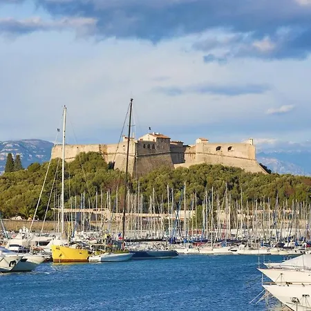 Appartement Les Violettes 3 Pieces Centre Antibes