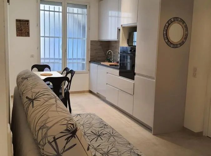 Les Violettes 3 Pieces Centre