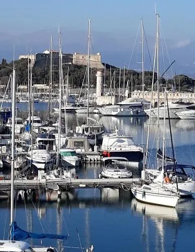 Les Violettes 3 Pieces Centre Daire *